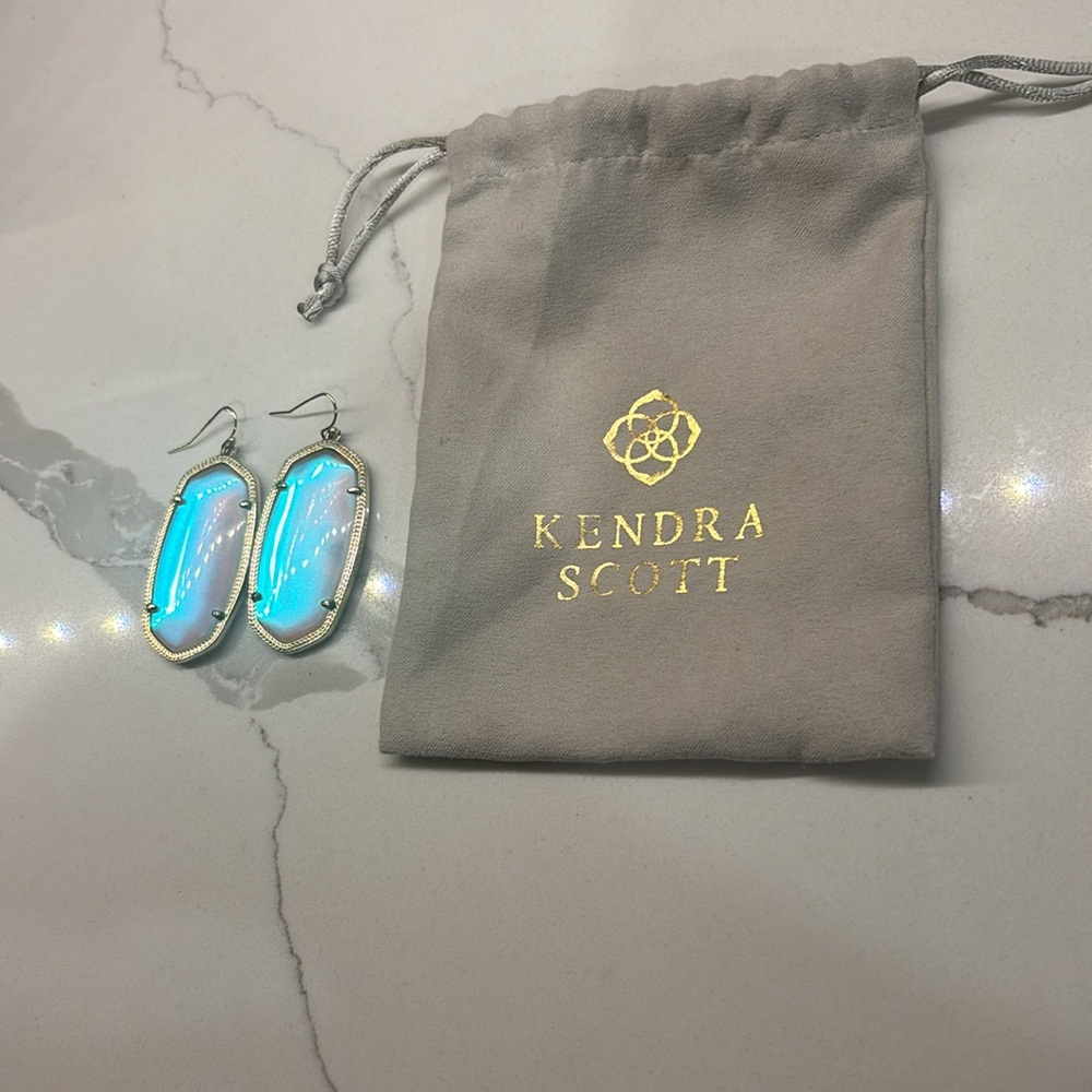 Kendra Scott Danielle earrings iridescent with gold trim - Picture 5 of 12